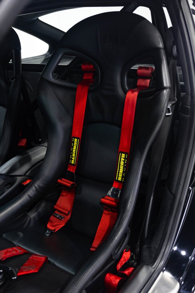 Fixed-back racing seat and four-point harness in a Porsche 911 Turbo
